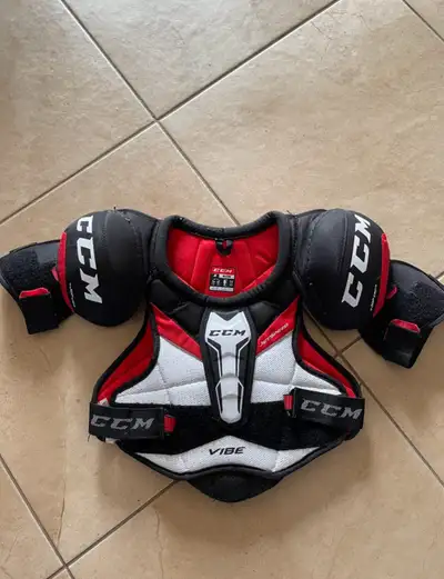 CCM Vibe hockey chest protector junior medium
, View more