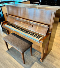 Yamaha U1 Piano 48” - made in Japan - Walnut finish
