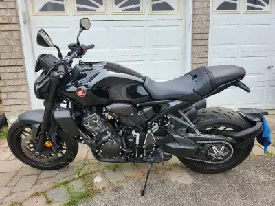 Great condition, no damage to bike. All parts are OEM. Runs perfect, has been tuned by Dynomoto Barr...