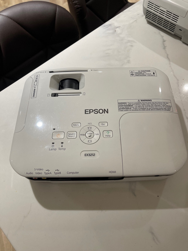 Epson EX3212 - Projector (Used) in General Electronics in Mississauga / Peel Region - Image 3