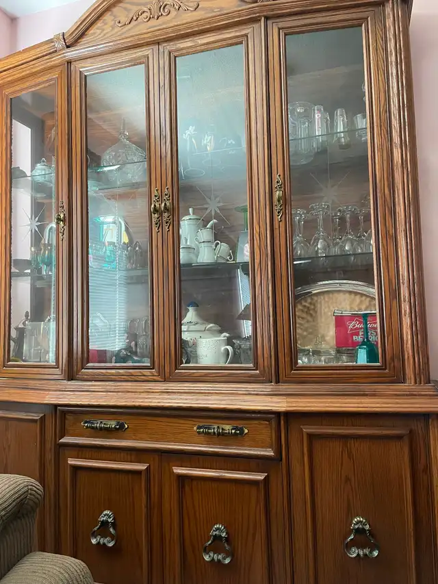 Antique China Cabinet/Hutch in Hutches & Display Cabinets in Oshawa / Durham Region - Image 2
