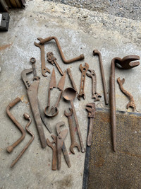Various old hand tools 