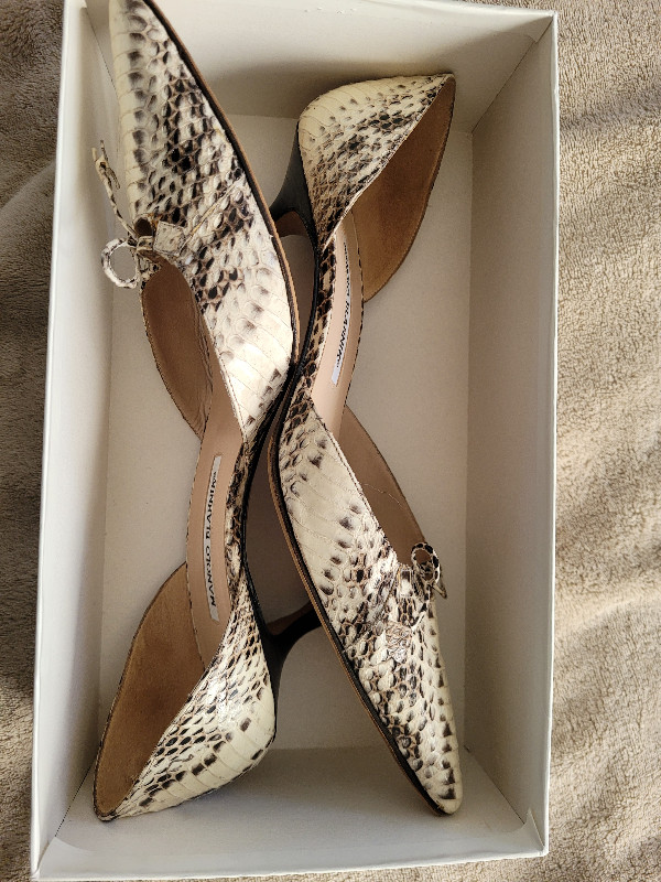 Manolo Blahnik Shoes in Women's - Shoes in Whitehorse - Image 3
