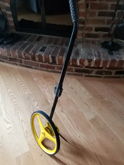 - Roulette à mesurer STANLEY pour l'extérieur, avec poignée rétractable - Indicateur à 5 caractères...