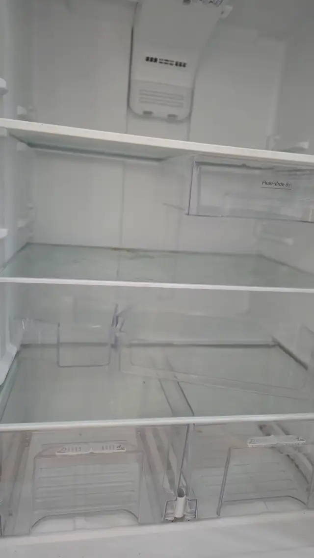 Refrigerateur Whirlpool encore sous garantie in Refrigerators in Québec City - Image 7