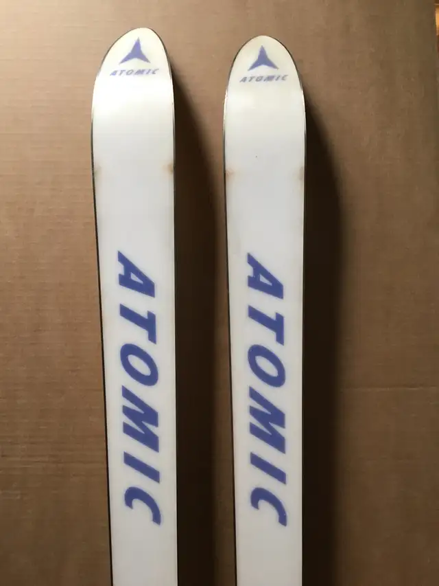 Mountain skis in Ski in City of Montréal - Image 7