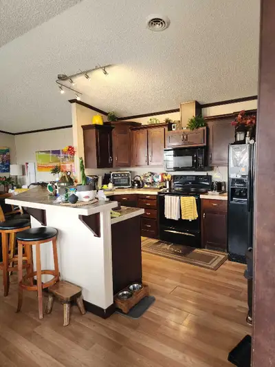 Clean furnished room includes queen bed .desk .dresser .Shared washroom and kitchen. Suitable for st...