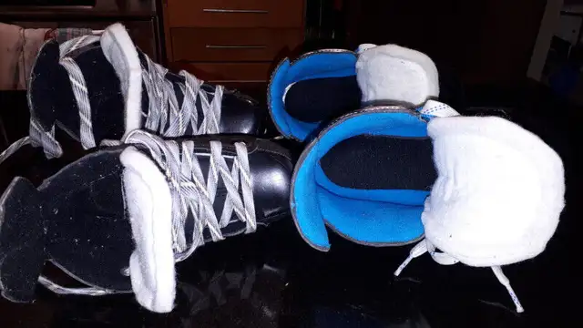 Children skates 2 pairs 3 and 6 year in Skates & Blades in City of Toronto - Image 3