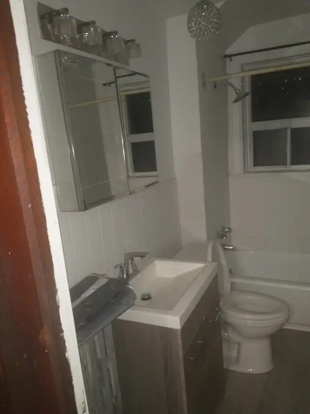 Apartment for Rent: Carlton & Parliament in Long Term Rentals in City of Toronto - Image 2