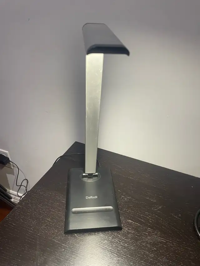 Daffodil LED Desk Lamp – Touch Control & Multiple Light Settings in Indoor Lighting & Fans in Mississauga / Peel Region - Image 2