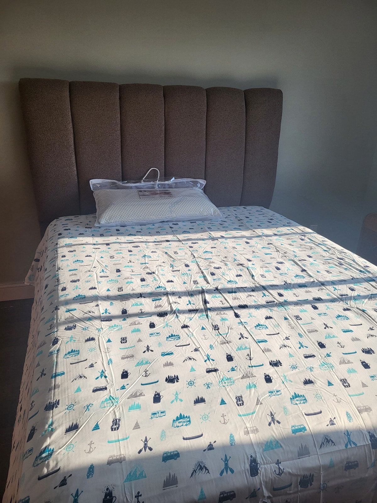 Chambre à louer dans un 5 1/2 à St-Leonard — photo 1