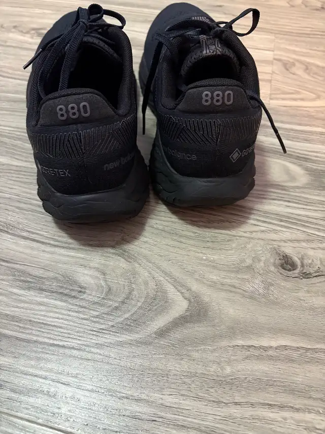 New balance 880 shoes sneakers chaussures unisex    in Men's Shoes in City of Montréal - Image 4