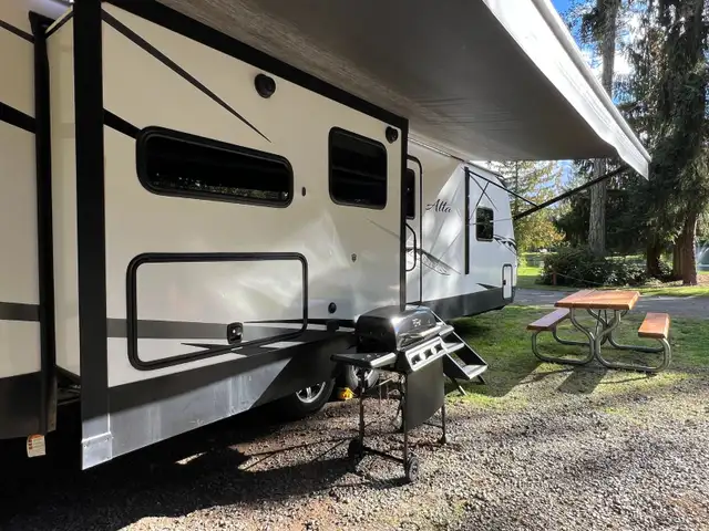 Parksville/Qualicum Beach Over-Winter Glamping in British Columbia in Canada - Image 10