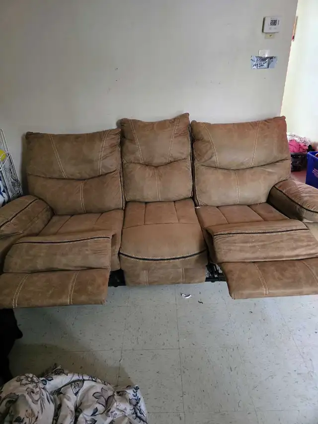 Reclining Sofa in Couches & Futons in Kingston - Image 3