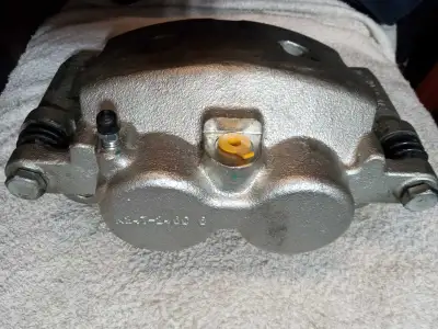 New front right (passenger side) brake caliper & saddle for GM SUV & truck FIts: 2019-2020 Cadillac...