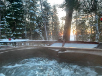 Lakefront Cabin For Rent - Outdoor Hot tub
