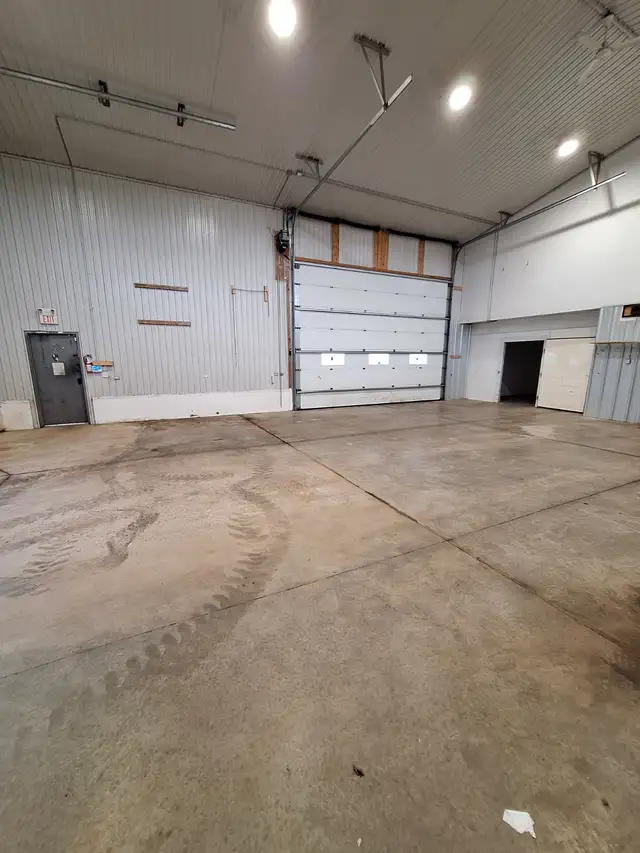 Warehouse Storage in Commercial & Office Space for Rent in London - Image 6