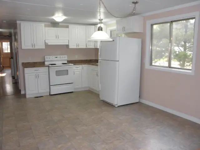 Renovated Mobile Home in Mobile City Estates, Spruce Grove