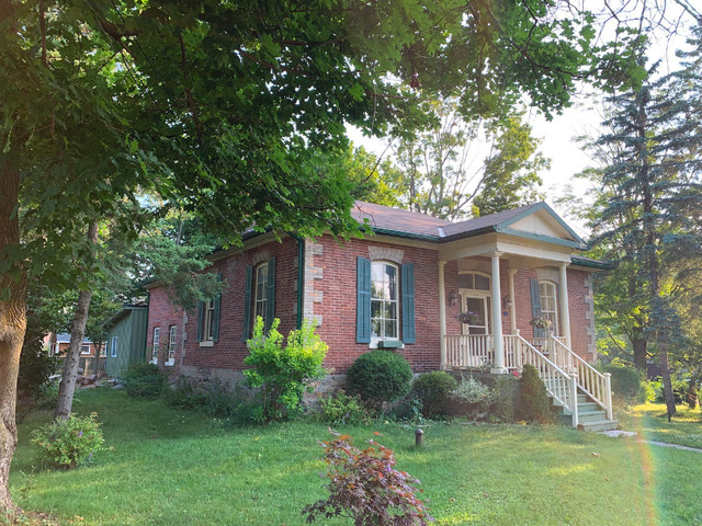 2 rooms for students in Lindsay home - Fleming/Frost in Room Rentals & Roommates in Kawartha Lakes