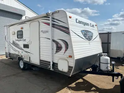 2015 Palomino Canyon Cat 17QBC w/Bunks 4084 Lbs UVW / 4538 Lbs GVWR Great condition, one owner unit!...