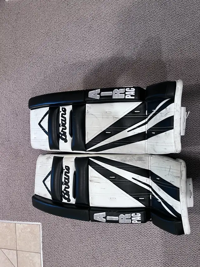 Brian's Alite AirPac hockey goalie leg pads 31+1" in Hockey in Calgary - Image 2