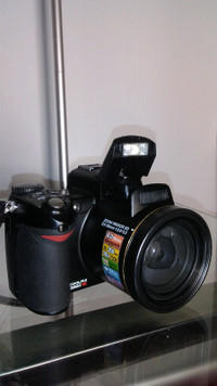 Nikon CoolPix 8800 VR Digital Camera 8.9-89mm f/2.8 5.2 Lens