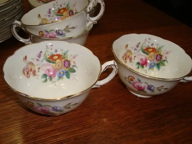 QUALITY COALPORT ENGLISH FINE CHINA SETTING FOR 8 in Arts & Collectibles in Norfolk County - Image 8