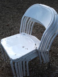 Chaises de métal blanche