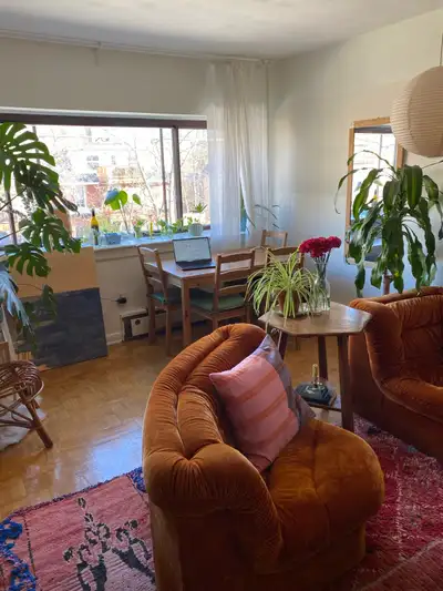 Bright studio apartment located on the third floor of a three-story building in Ottawa’s golden tria...