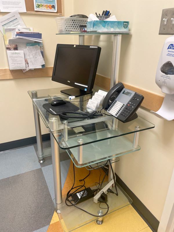 Medical exam roomcomputer desk for sale - 6 total tempered glass in Desks in Ottawa - Image 3