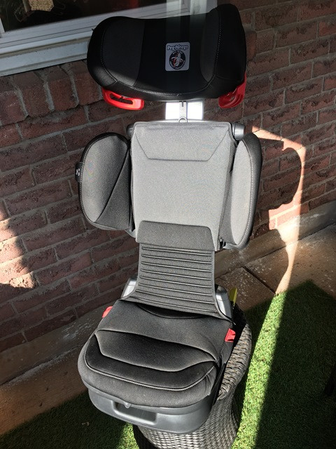 Peg Perego Viaggio Flex 120 Booster Seat MADE IN ITALY in Strollers, Carriers & Car Seats in Oakville / Halton Region - Image 2
