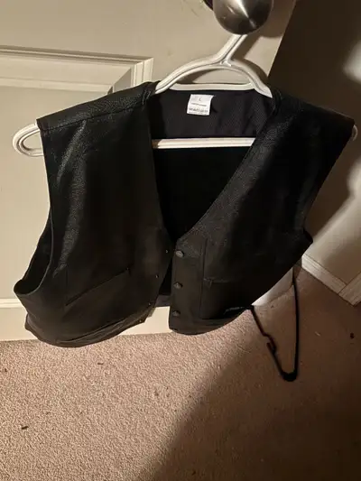 leather vest new cond fur lining, View more