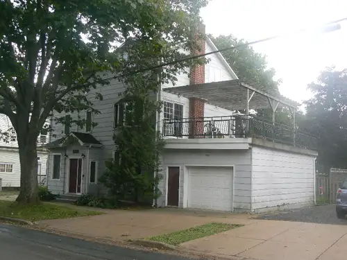 Large, 3-level, 3-bedroom + Den, 2.5 bathroom flat on a quiet side street near North & Robie. Locate...