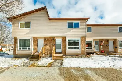 776 Kipling Street Sarnia $279,999 Price Lowered! Virtual Tour https://unbranded.youriguide.com/776_...
