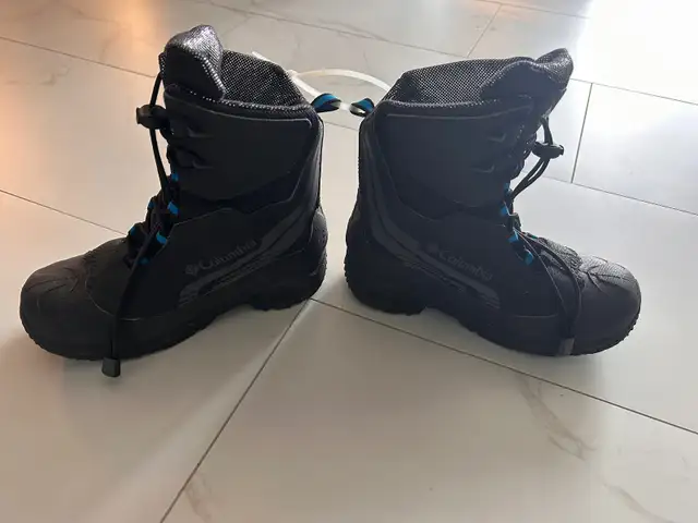 Columbia Winter Boots in Kids & Youth in Dartmouth - Image 4