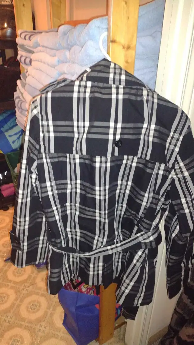 women's coat obo in Women's - Tops & Outerwear in Kitchener / Waterloo - Image 3
