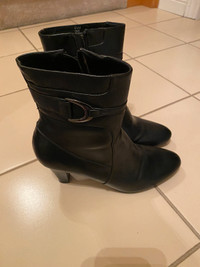 Life Stride woman’s ankle boots