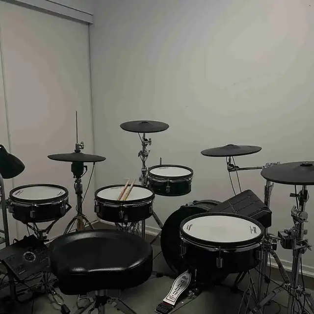 Roland VAD 307 V-Drums in Drums & Percussion in City of Toronto - Image 2