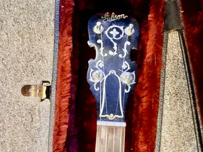 gibson style wreath 5 - string banjo This banjo is an extremely well built copy. Professional grade...