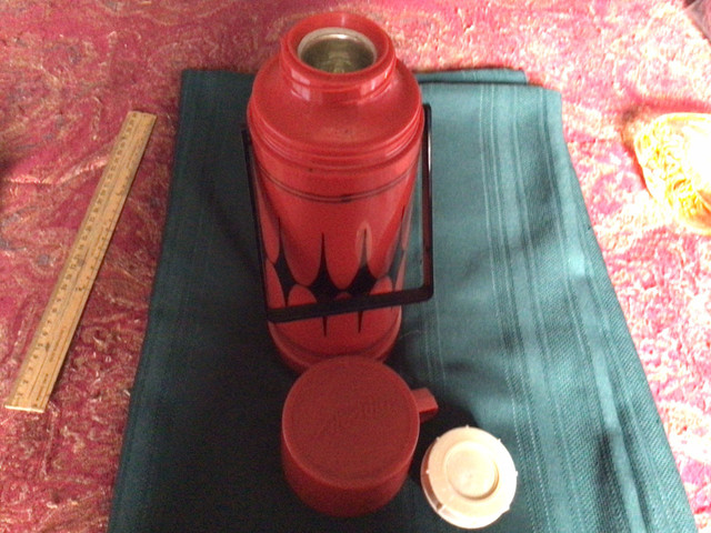 Vintage Aladdin vacuum thermos  in Arts & Collectibles in Thunder Bay - Image 3