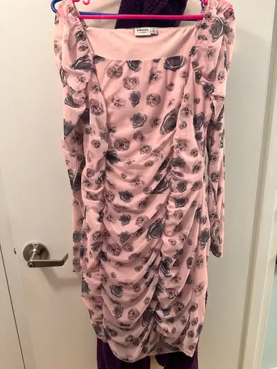 Robe et jeans femme, View more