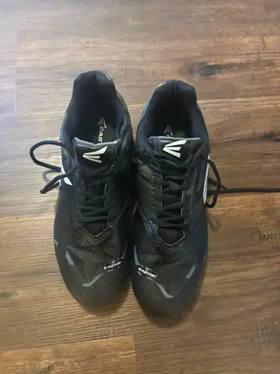 Get ready to hit the field with these Easton baseball cleats, size 11, designed for optimal performa...
