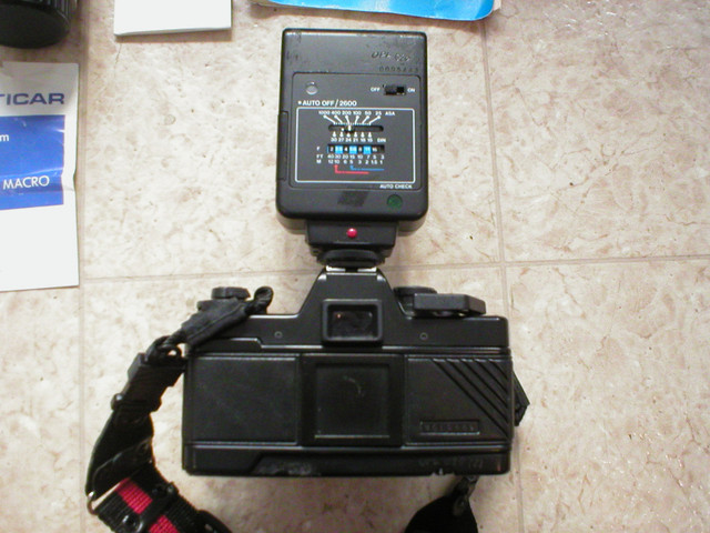 APPAREIL PHOTO 35 MM LENTILLE LENS FLASH CAMERA PRAKTICAR dans Appareils photo et caméras  à Longueuil/Rive Sud - Image 4