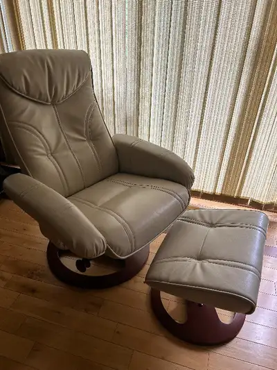 BenchMaster. Recliner with Ottoman Chair. White. Model 7085A., View more