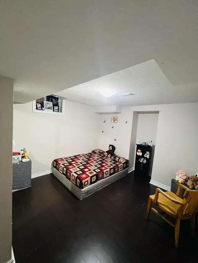 one shared bedroom in two bedroom basement in Room Rentals & Roommates in Mississauga / Peel Region - Image 10