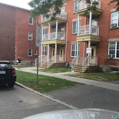 115 Daly Ave -Very close to UOttawa Second floor facing north , 2- bedroom, kitchen with fridge and...