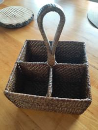 WICKER UTENSIL HOLDER