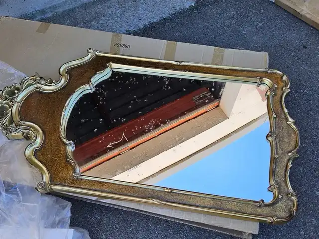 Antique Wood Framed Gold Beveled wall Mirror in Home Décor & Accents in City of Toronto - Image 6