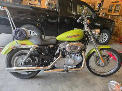 Selling my 2009 Harley Davidson Sportster XL883C. Bike has 8022 miles (US bike import). Fresh tires,...