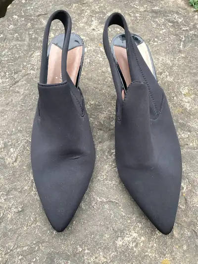 Women’s black heels by Vero Cuoio, View more